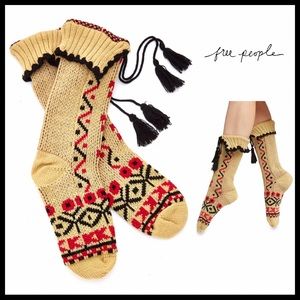 🎈SALE🎈FREE PEOPLE SLIPPERS MOUNTAIN POM POM
